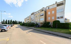 Apartment Near The Town Center Aja
